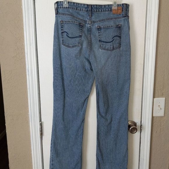 Levi Strauss & Co Mid-Rise Bootcut/Flare Jeans - Picture 4 of 9
